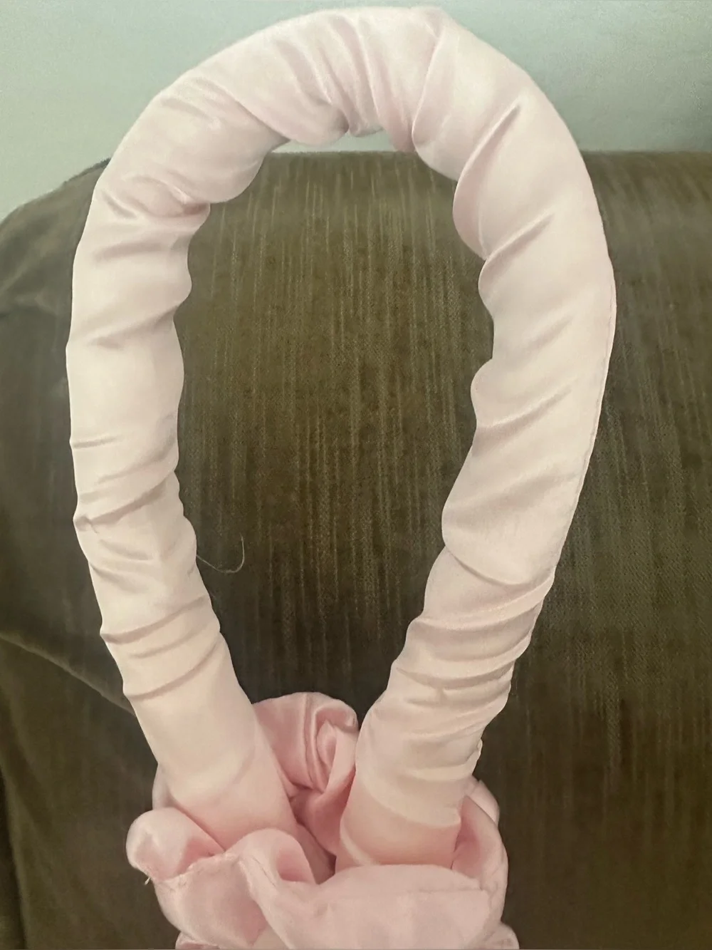 Pink satiny no heat curling rod/band with scrunchies set